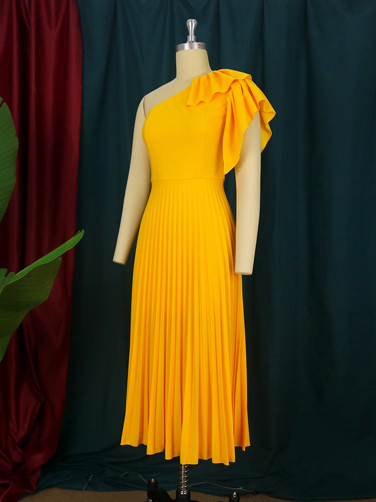 Dame Plisse Maxikjole med asymmetrisk strop og volantdetalje Skovae