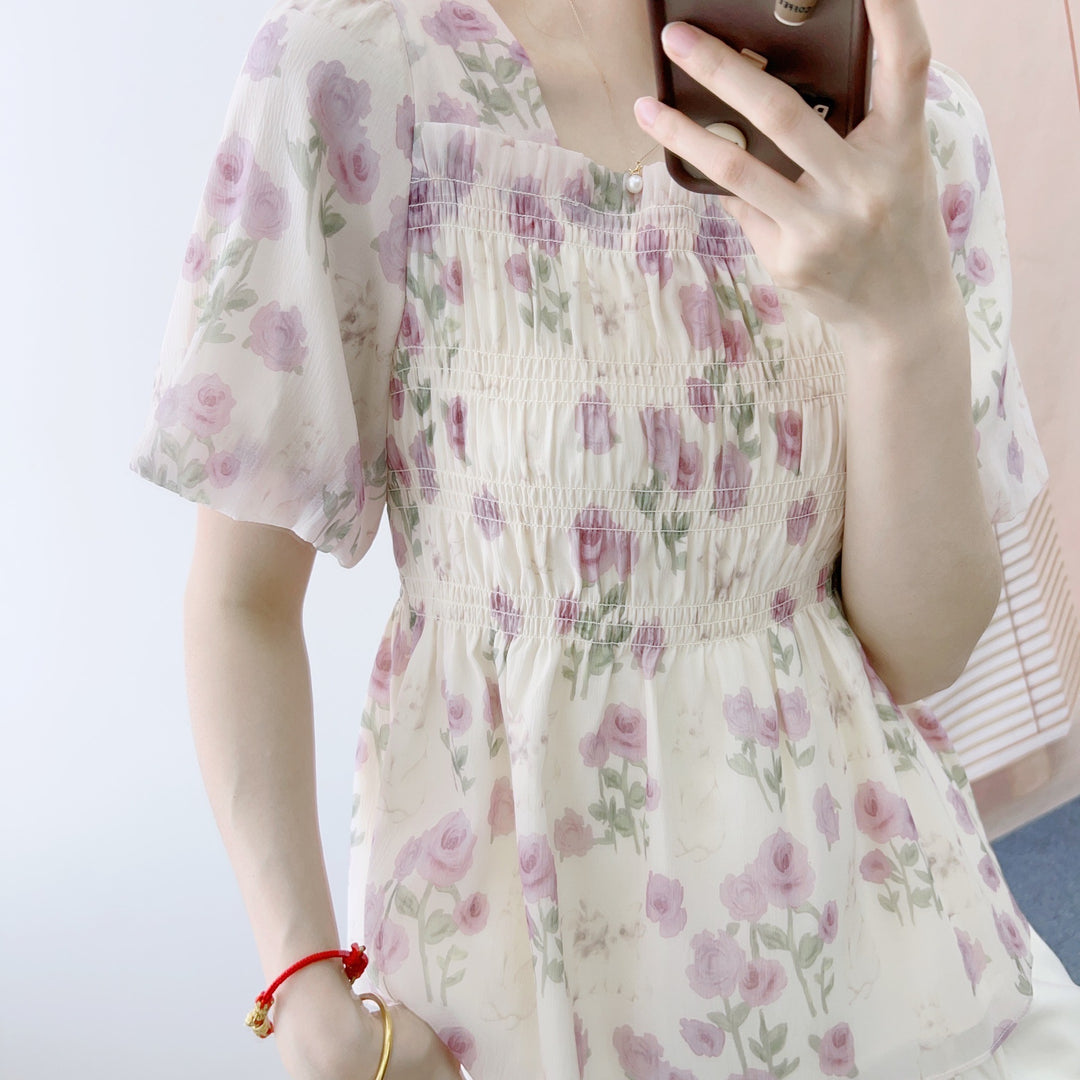 Damebluse med blomster smock-design og elastisk kant Stilla