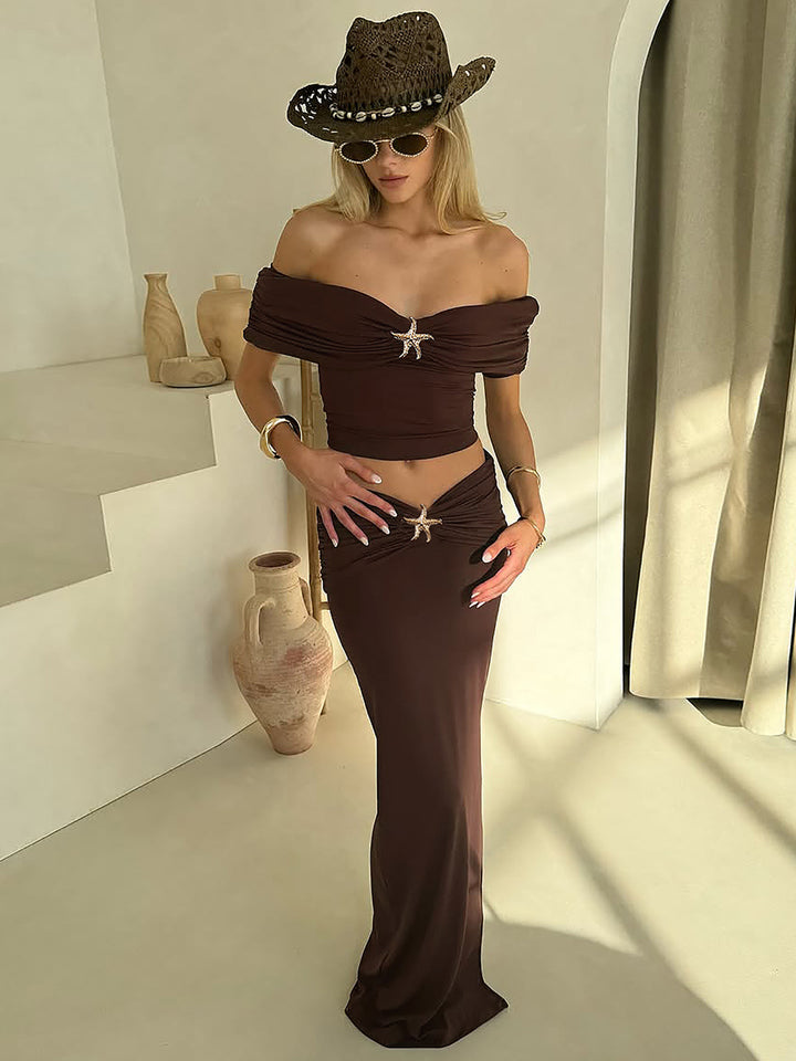 Dame sæt bestående af crop-top og figursydende maxinederdel med rynker og elegant tilbehør Stilla
