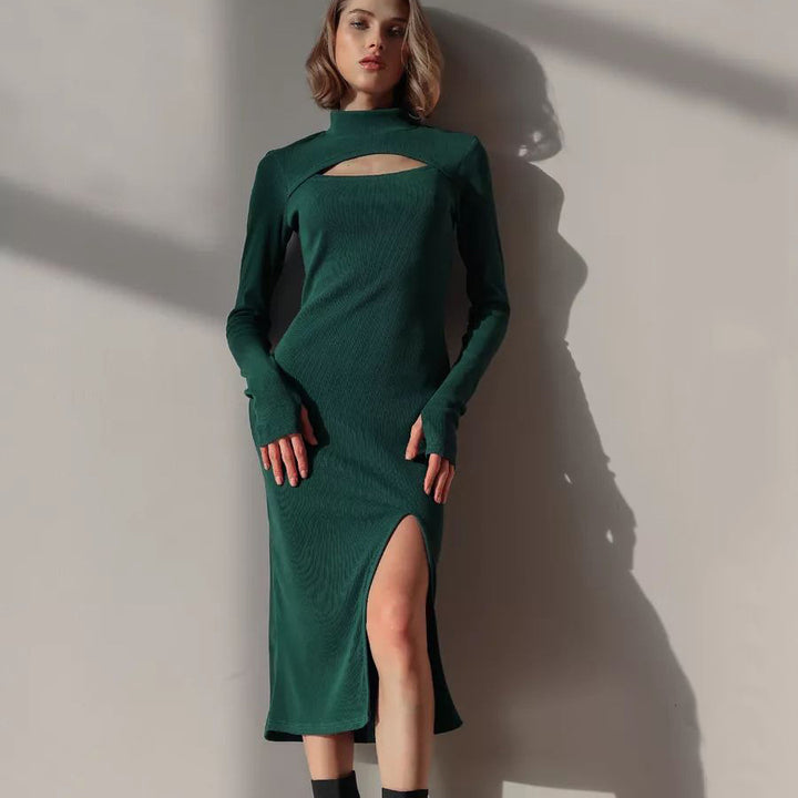 Dame figursyet strikkjole med elegant cut-out og høj slids Stilla