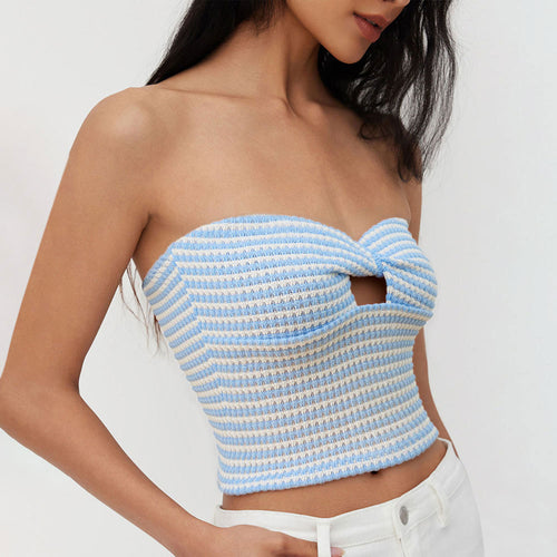 Kvinders crop top med åben ryg og dekorativ slids Stilla