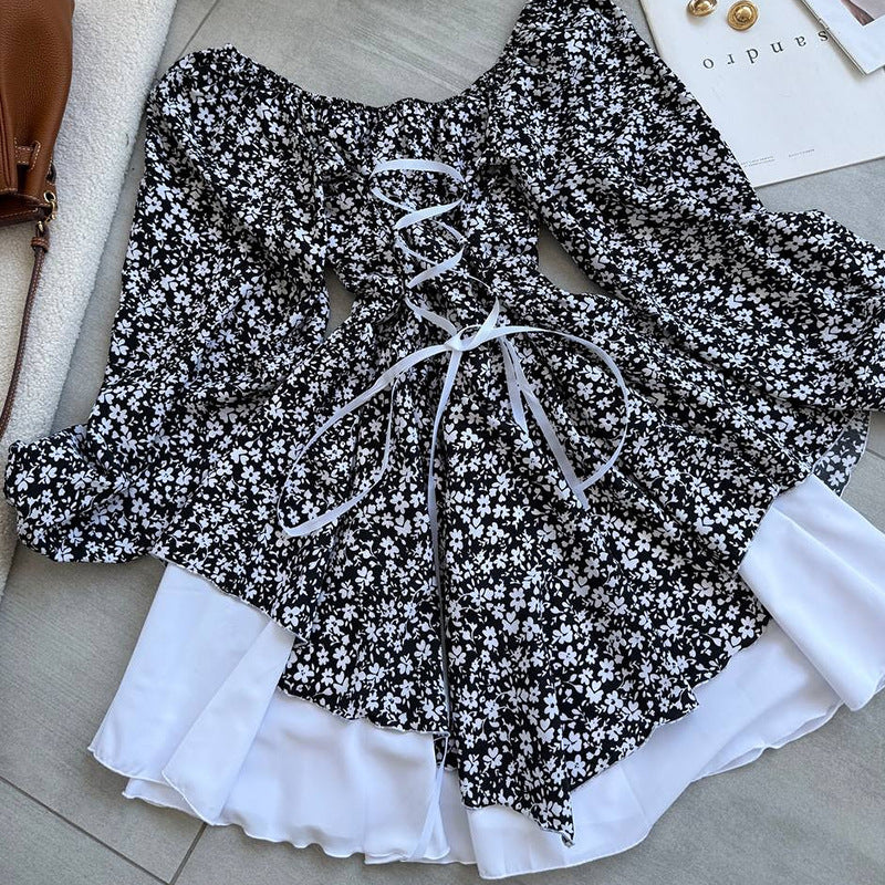 Damebluse med rynket ærme og blomsterdesign Stilla