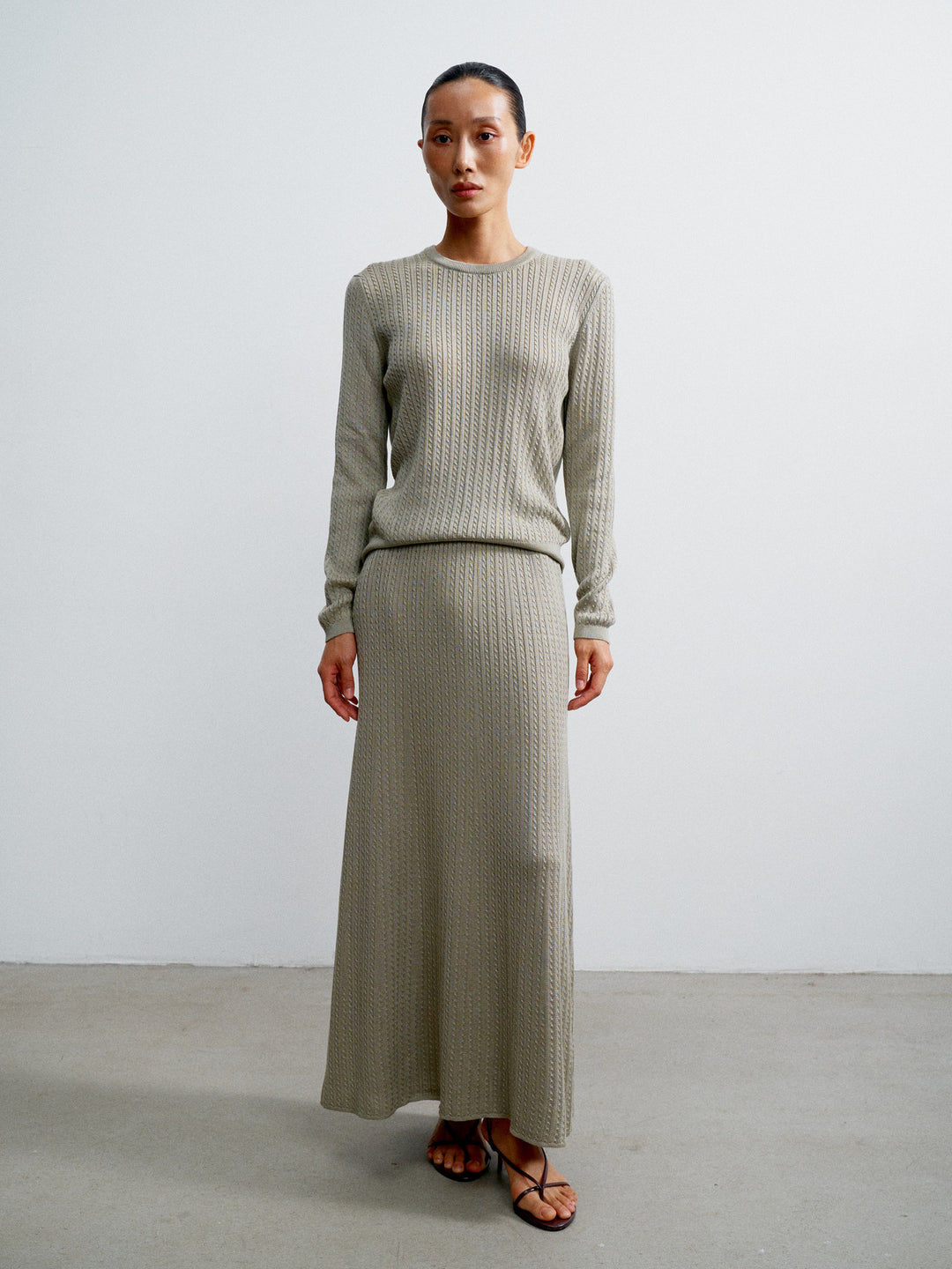 Kvinders Strikket Maxi Kjole i Elegant Rib Design med Lange Ærmer Stilla