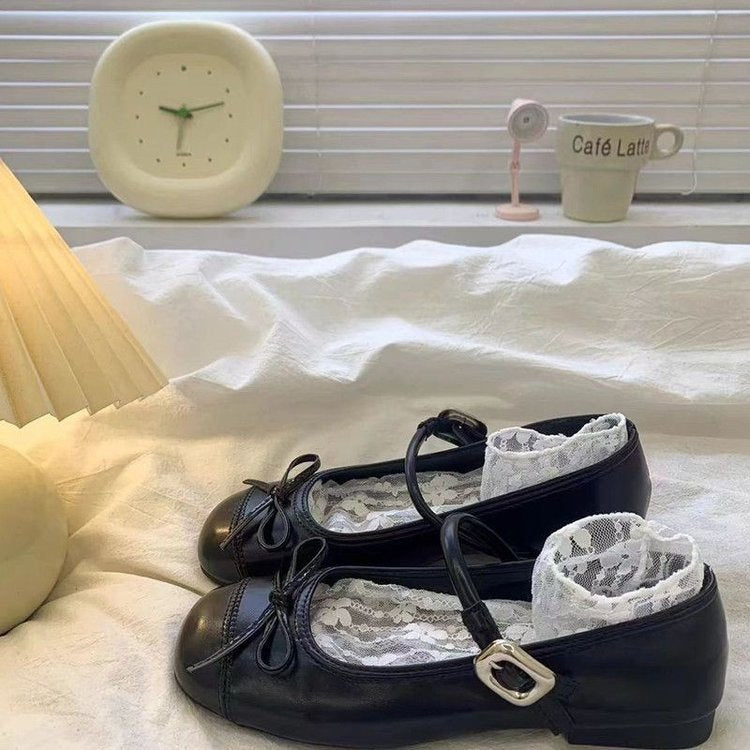 Dame Ballerinas med høj kvalitet glans og elegant remdesign Stilla