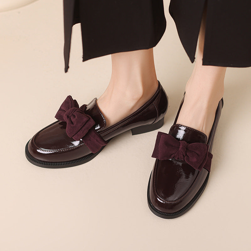 Femme Stilfulde Patenteret Læder Slippers med Sløjfedetalje Stilla