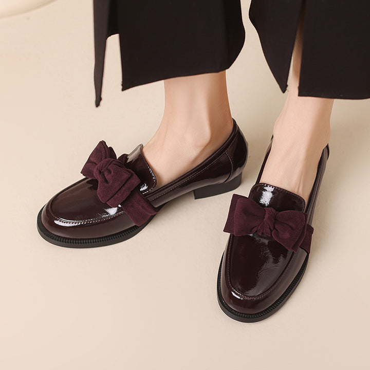Femme Stilfulde Patenteret Læder Slippers med Sløjfedetalje Stilla