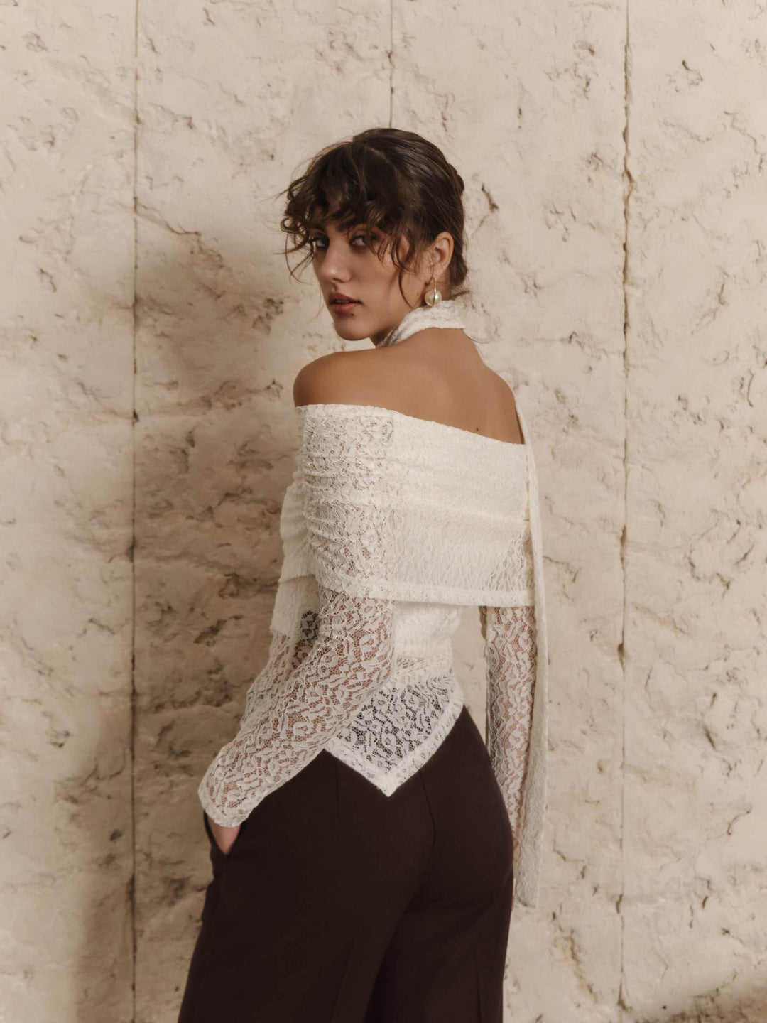 Dame Off-Shoulder Spidsetop med dekorativt Bånd Stilla