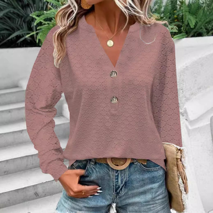 Dame Mode Langærmet bluse med knaplukning og draperet design Stilla