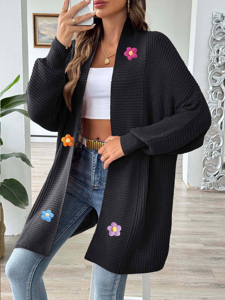 Dame strikjakke med farverigt blomsterapplikationsdesign Stilla