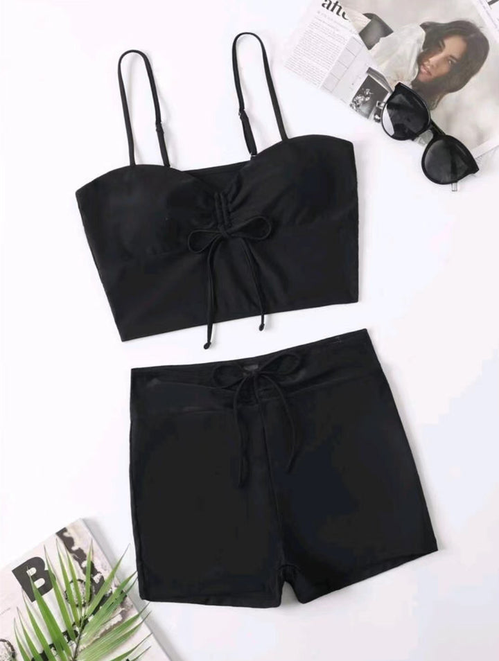 Dame moderne Tankini-sæt med smart crop-top og behagelige shorts Stilla