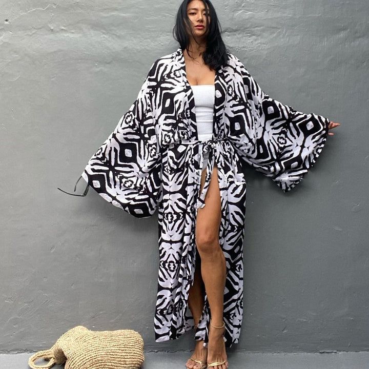 Dame til strandmode inspireret kaftan med eksklusivt palmetræmønster Stilla