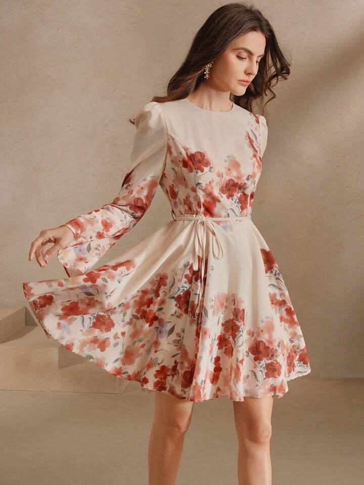 Dame Flatterærmel Blomsterkjole med Fit and Flare Stilla