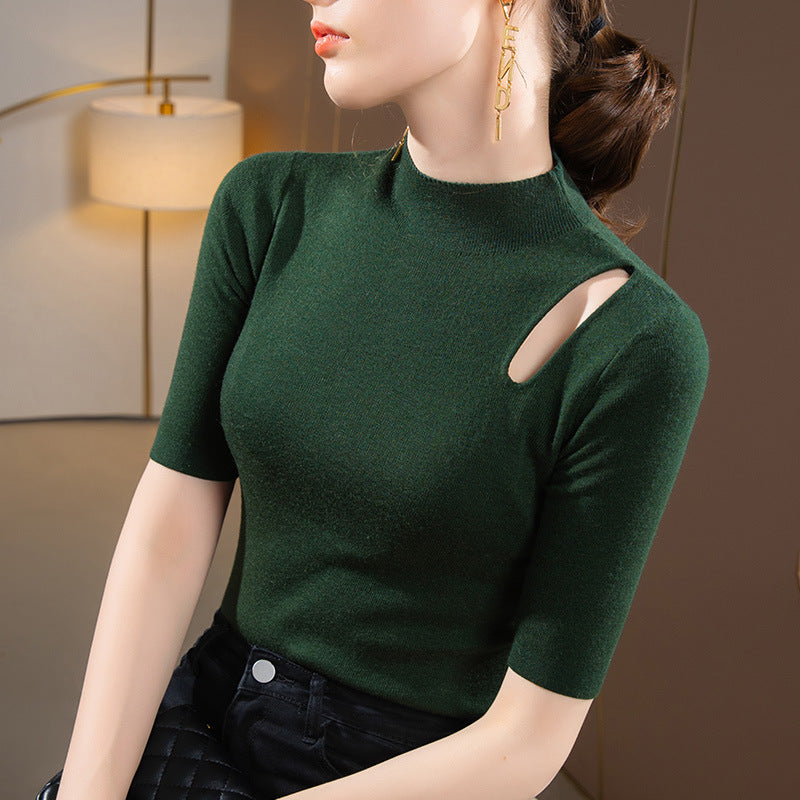 Dame modigt kortærmet shirt med unikke cut-out-detaljer og elegant ståkrave Stilla