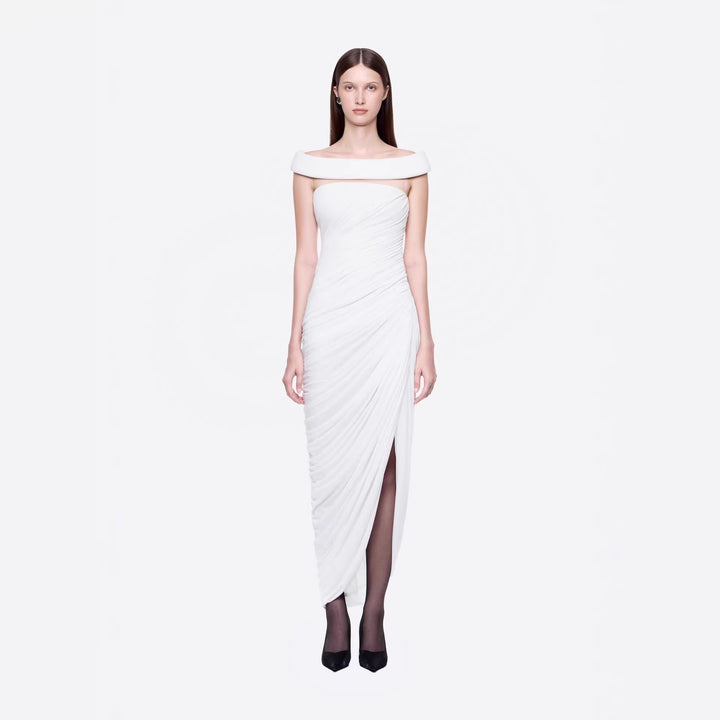 Dame Elegant aftenkjole med off-shoulder-design og raffineret drapering Skovae