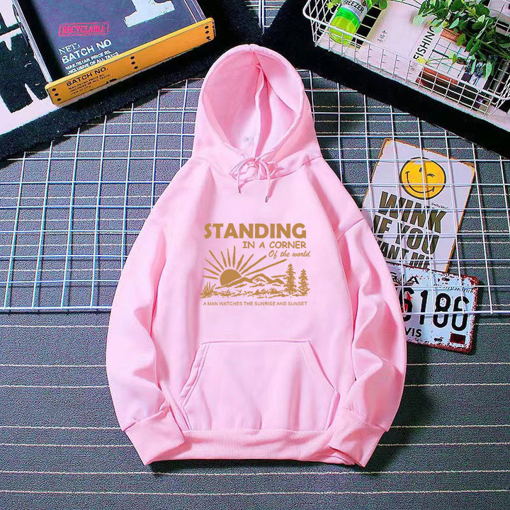 Kvinders hoodie med inspirerende landskabsdesign Skovae