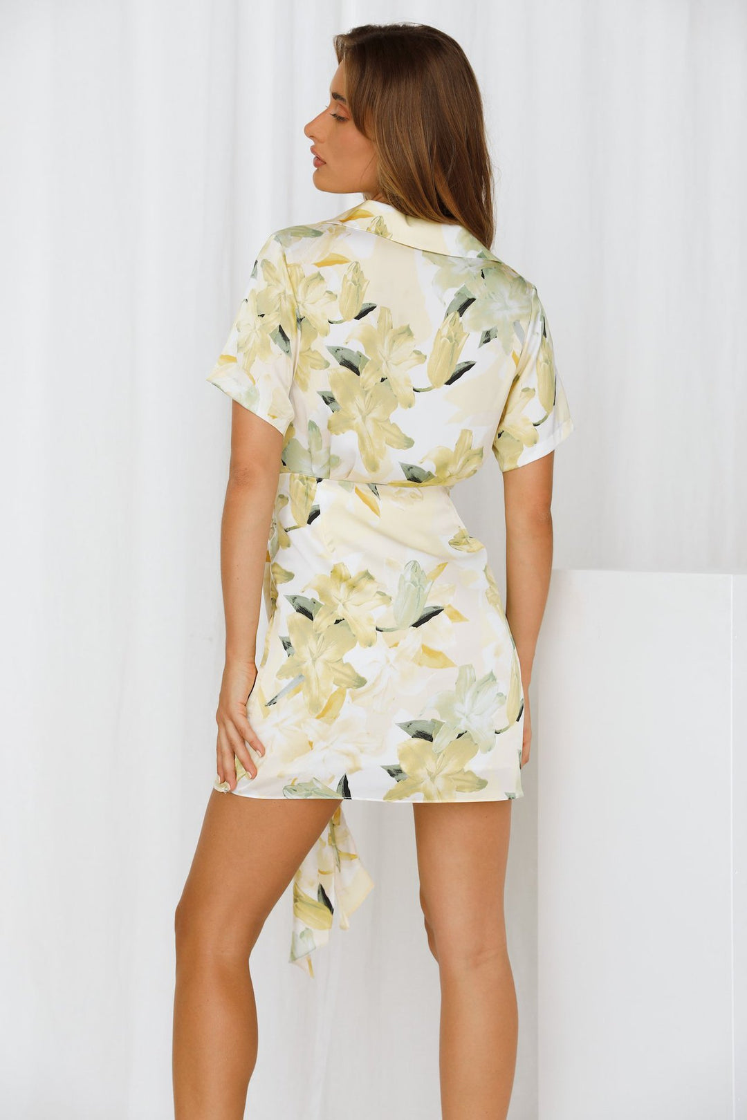Dame Floral Wrap Mini Kjole med elegant Bindingsdetalje Stilla
