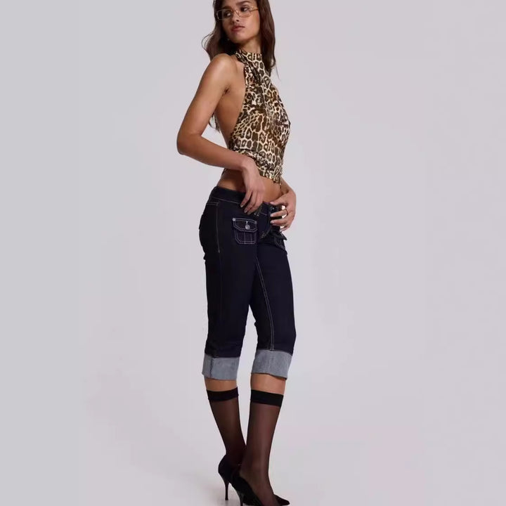 Dame halterneck top i ekstravagant leopardmønster med figursyet snit Stilla