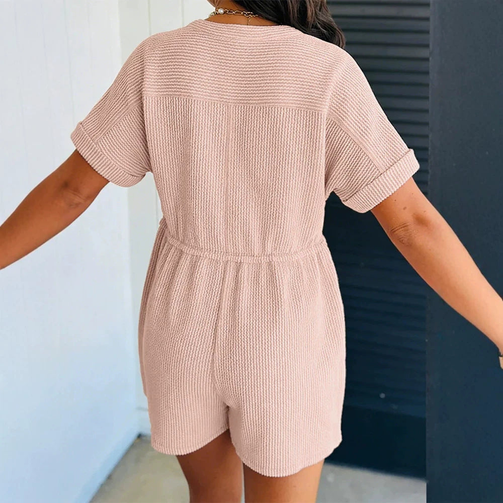 Damer afslappet kort jumpsuit i blødt vaffelmateriale med knapdetaljer og praktiske lommer Skovae