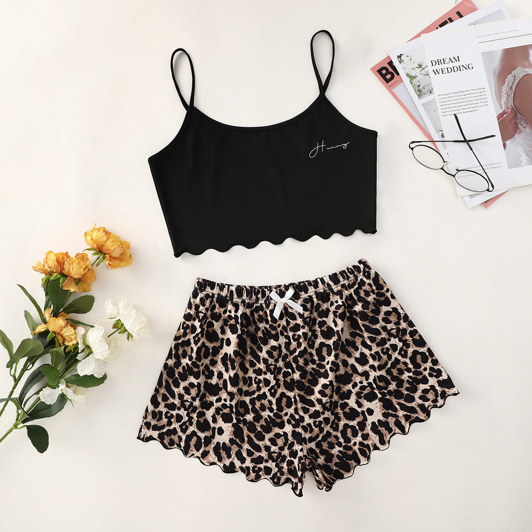 Dame behageligt siddende top og shorts sæt i moderne leopardstil Stilla