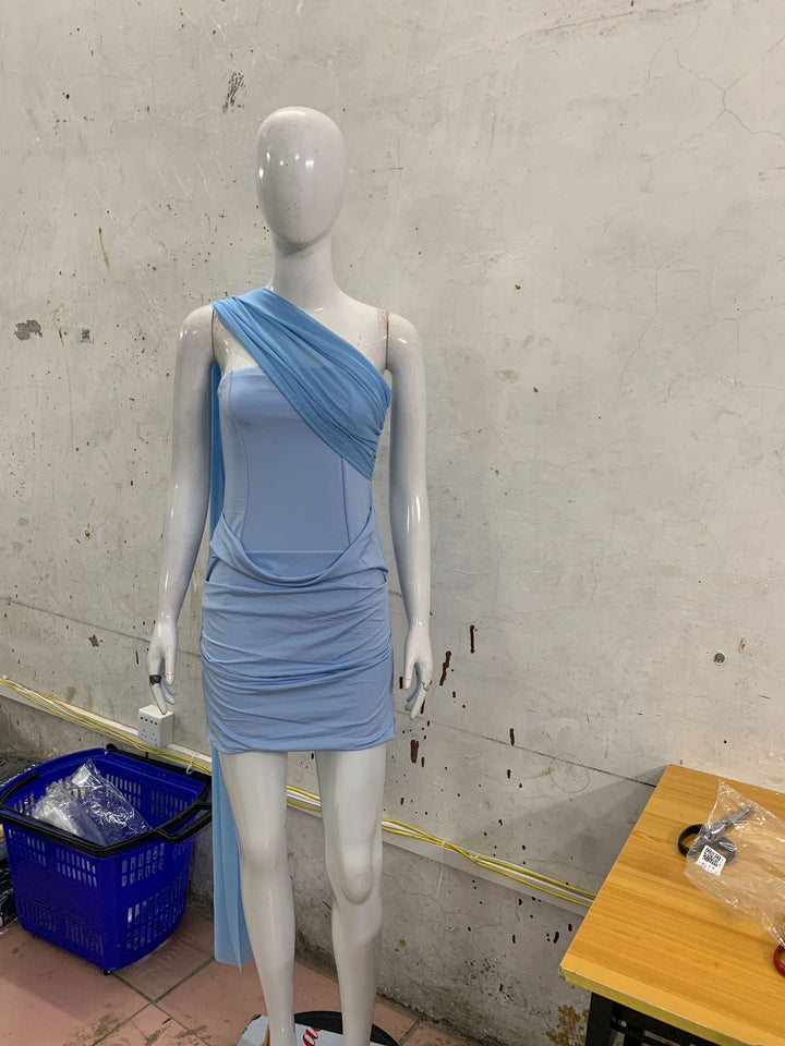 Dame cocktailkjole med asymmetrisk overdel og elegant draperingsdesign Skovae
