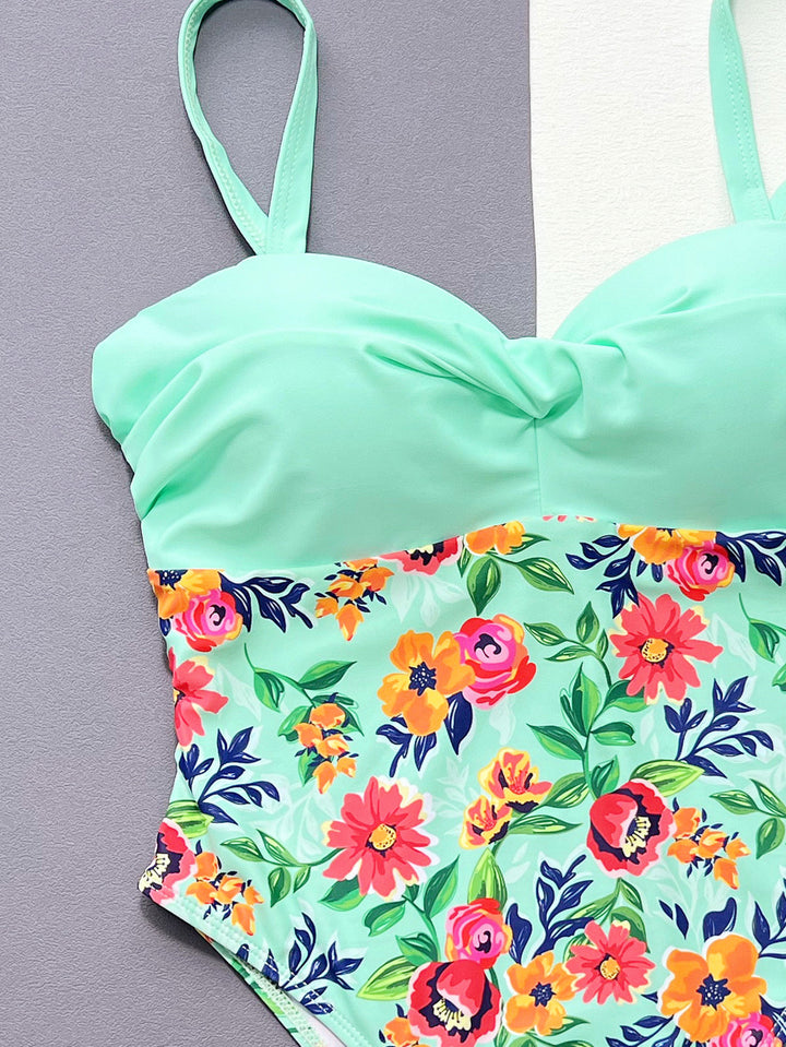 Dame heldragt badedragt med blomster cut-out-design Stilla