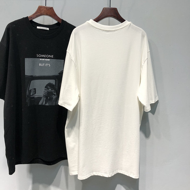 Dame T-shirt med nostalgisk fototryk og kreativ tekst Stilla