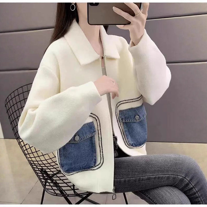 Dame fashionabel yderjakke med iøjnefaldende denimlommer Stilla