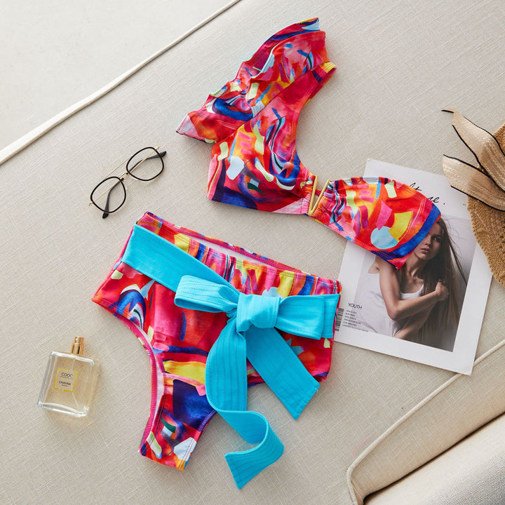 Dame bikini sæt med voluminøse flæser og moderne bånd Stilla