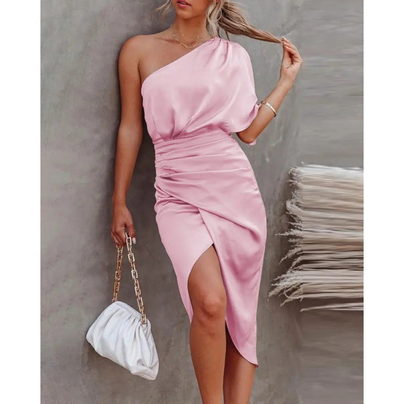 Dame One-Shoulder Satin Midi Kjole med Side Slids og Vikkedetalje Stilla
