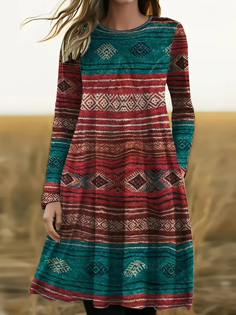 Dame Boho-inspireret langærmet kjole med farverig mønsterkombination og praktiske lommer Stilla