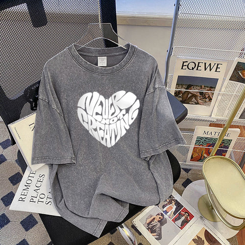 Dame Oversized T-shirt med kreativt hjerte-motiv og afslappet skrifttype Stilla