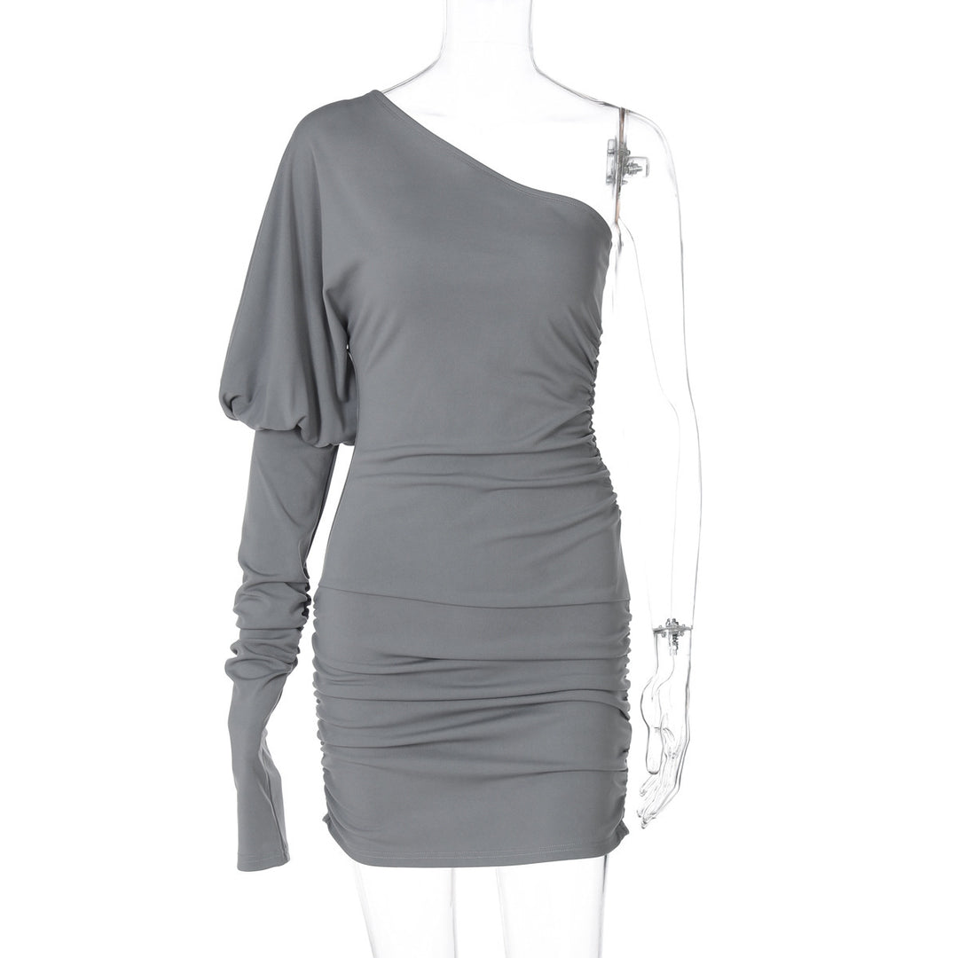 Dame Off-Shoulder Kjole med asymmetrisk design og ruffle detaljer Stilla