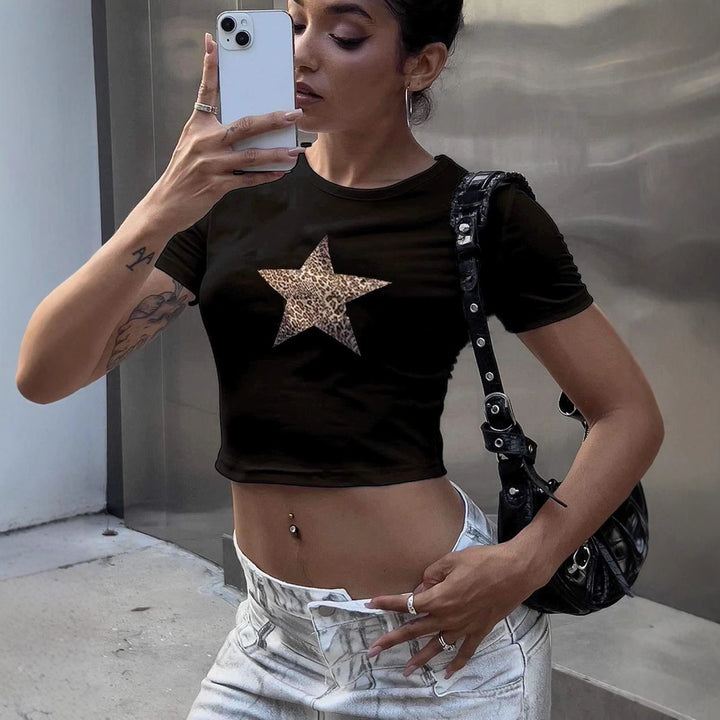 Dame Crop-T-Shirt med stilfuld leopardstjerne-design Skovae