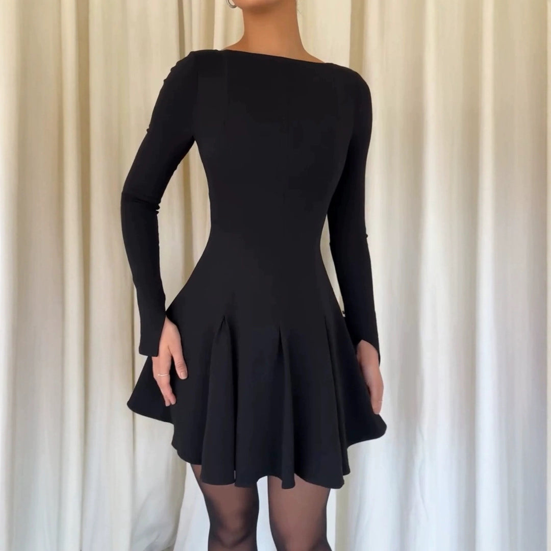 Dame Elegant Mini Kjole med Ærmeløs Design og Svingende Kant