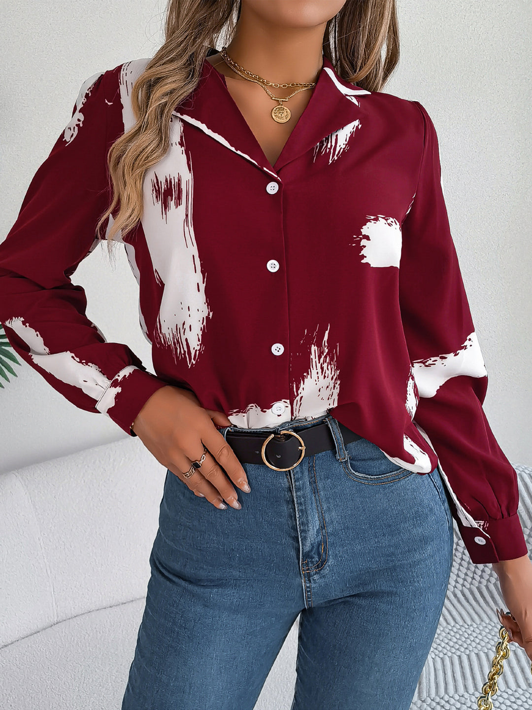 Damebluse med kunstnerisk penselstræk-design Stilla