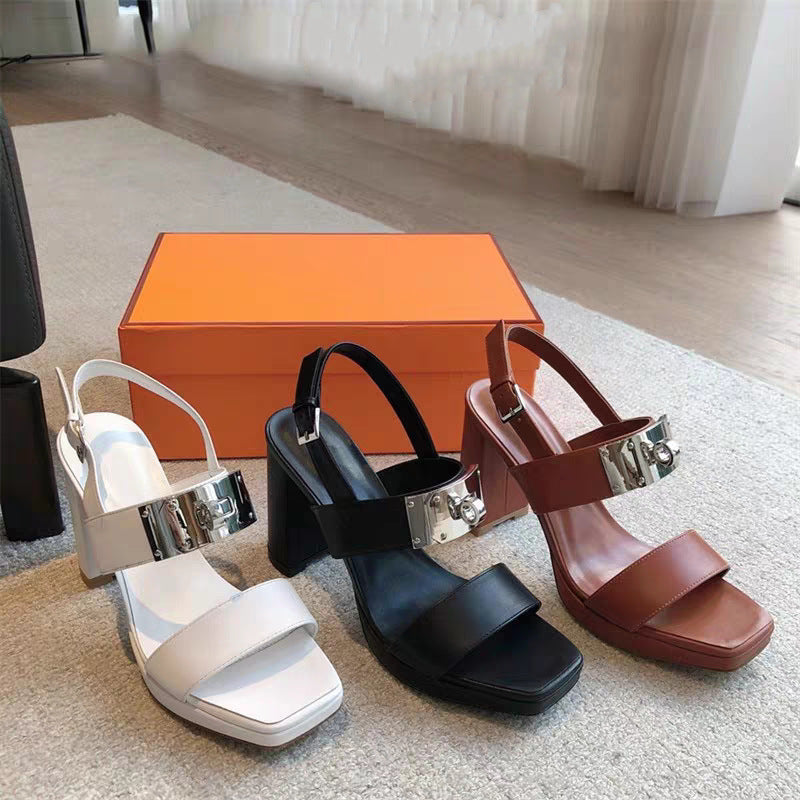 Femme Blokhæl Slide Sandaler med dekorativt spænde-detalje Stilla