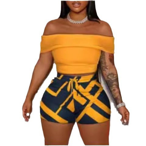 Dame Off-Shoulder Crop-Top og højtaljede shorts i geometrisk design Stilla