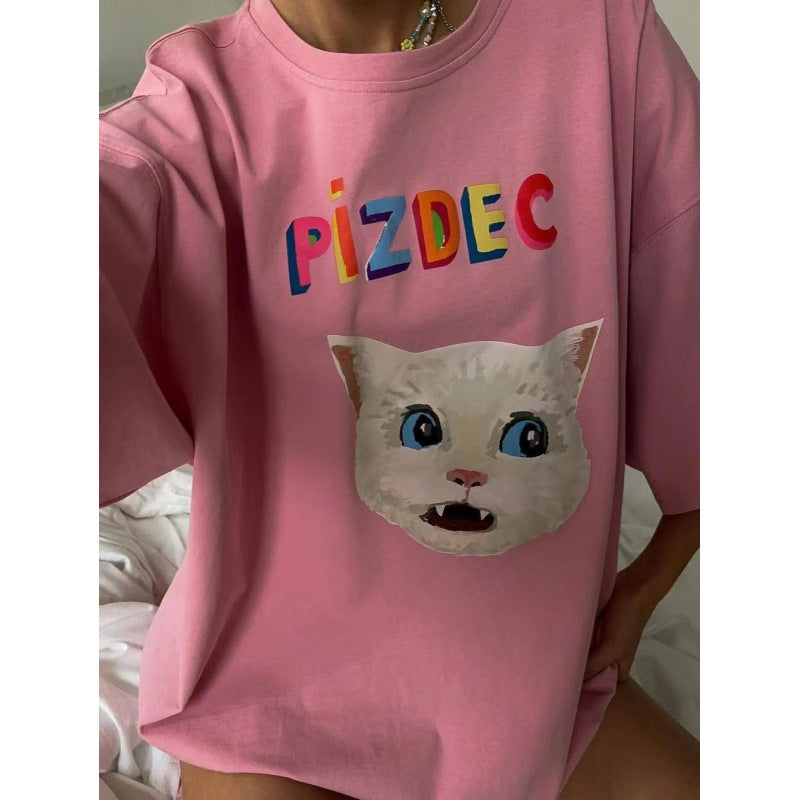 Dame T-shirt med kunstnerisk kattemotiv og livlig skrift Stilla