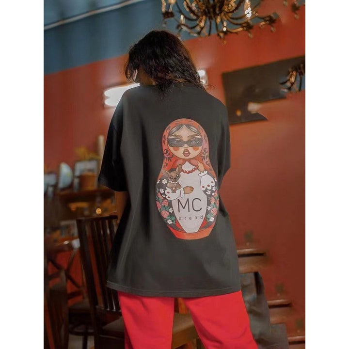 Dame T-shirt med unikt Matroschka-motiv og afslappet snit Stilla