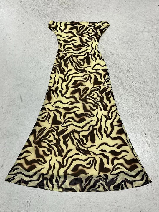 Dame maxikjole i trendy tigerprint-design med forførende V-udskæring og spaghetti-stropper Skovae