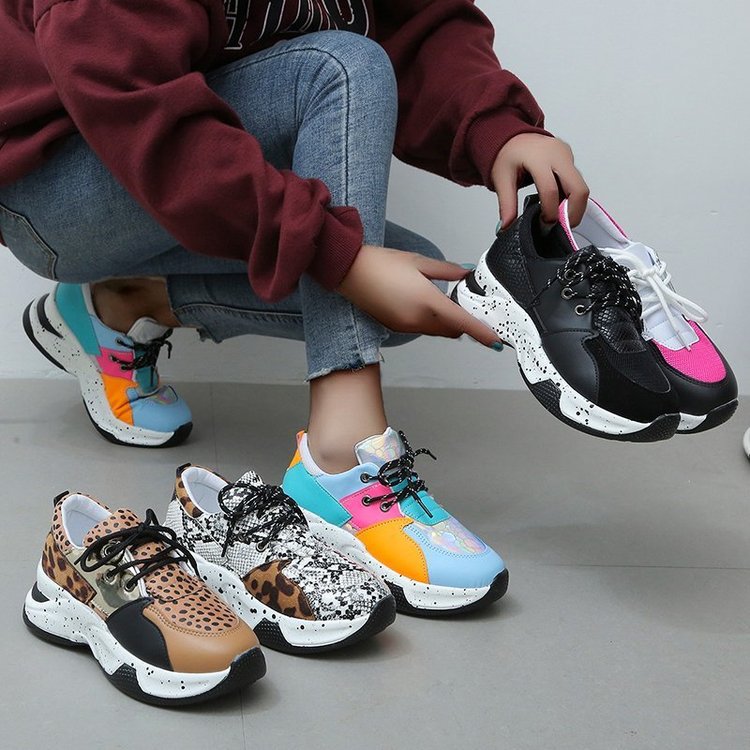 Dame Sneakers i moderne blanding af materialer og iøjnefaldende accenter Stilla