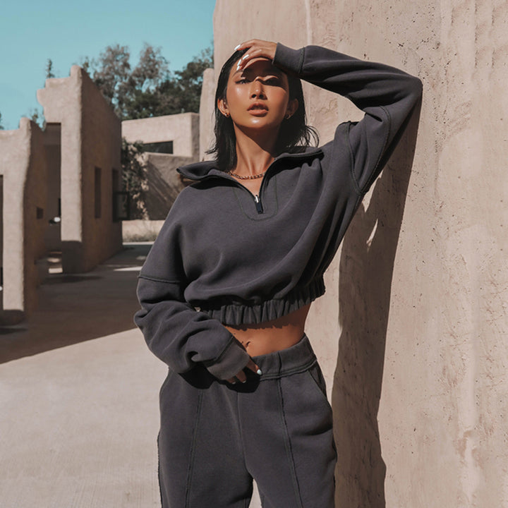 Kvinders cropped hoodie med lynlås og afslappet elastisk bånd Skovae