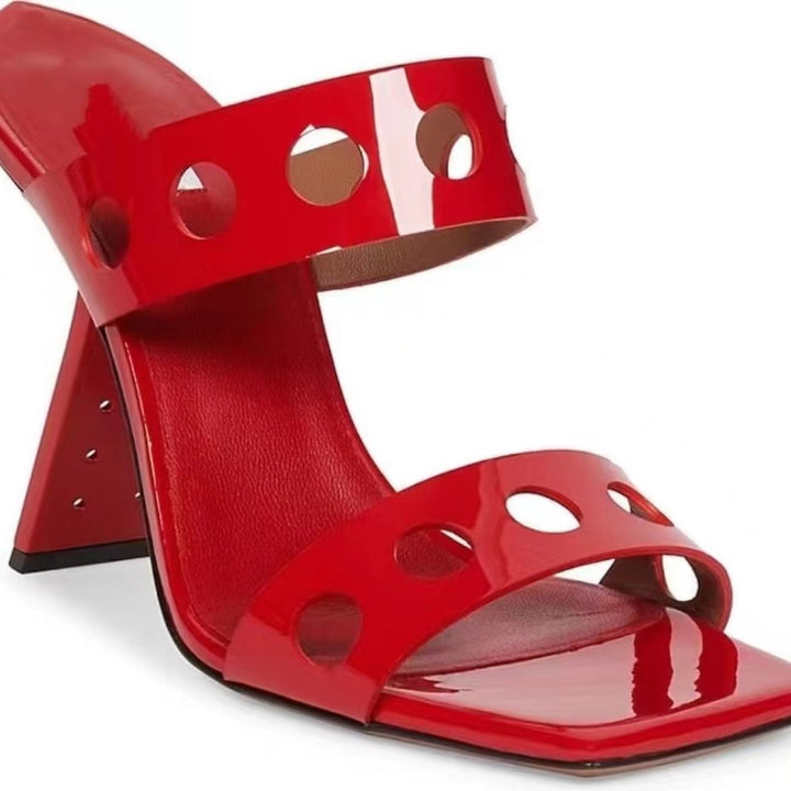 Femme moderne Open-Toe-Blockhæls-Mules med udsnit cirkulært design Stilla