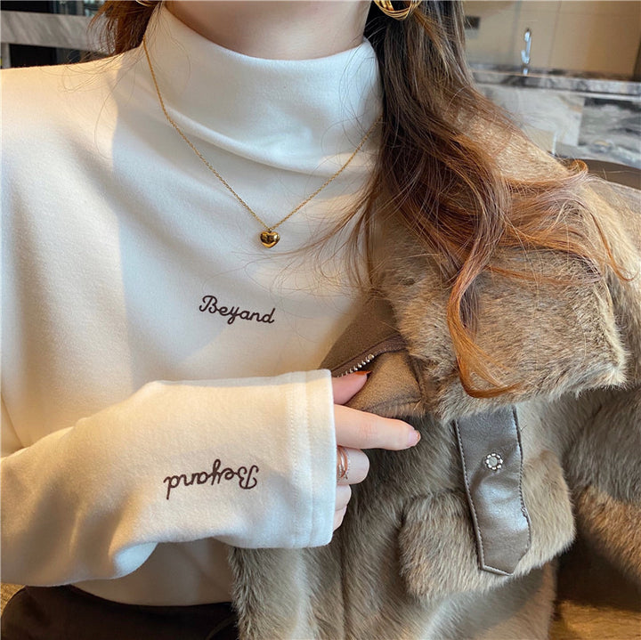 Kvinders rullekrave sweater med innovativ skrift Stilla