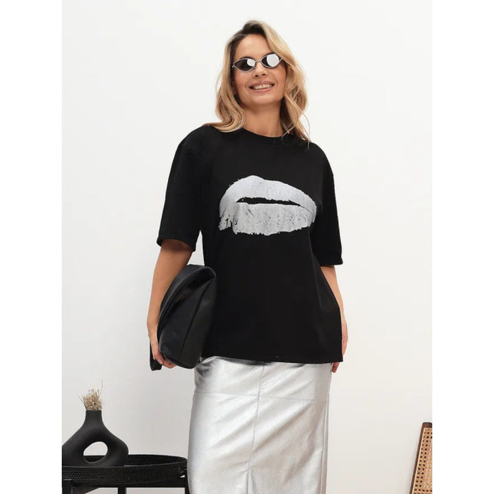 Dame T-shirt med skinnende læbe-motiv og afslappet snit Stilla