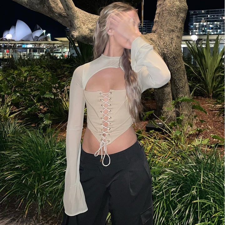 Dame designermode top med snørehulsdetalje og transparente ærmer Stilla