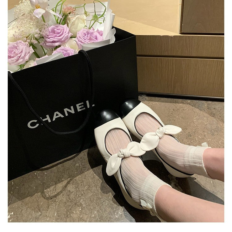 Dameballerinas med fashionable sløjfede accenter og elegant tofarvet udseende Stilla