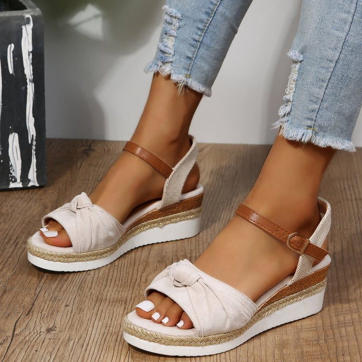 Damer wedge-sandaler med justerbar rem og elastisk indlæg Stilla