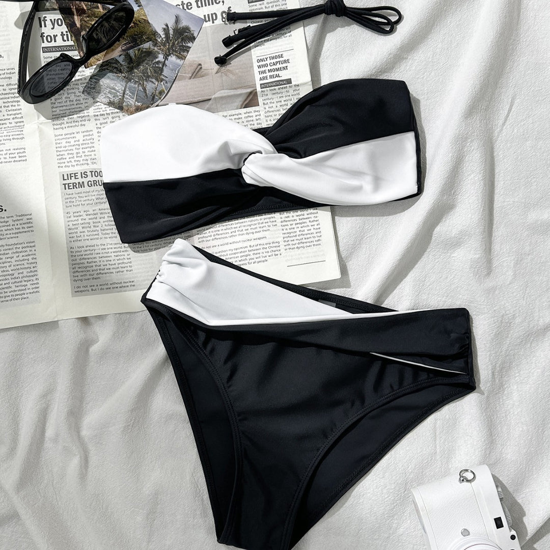 Dame Bandeau-Bikini med elegant twisted-design og højt snit Stilla