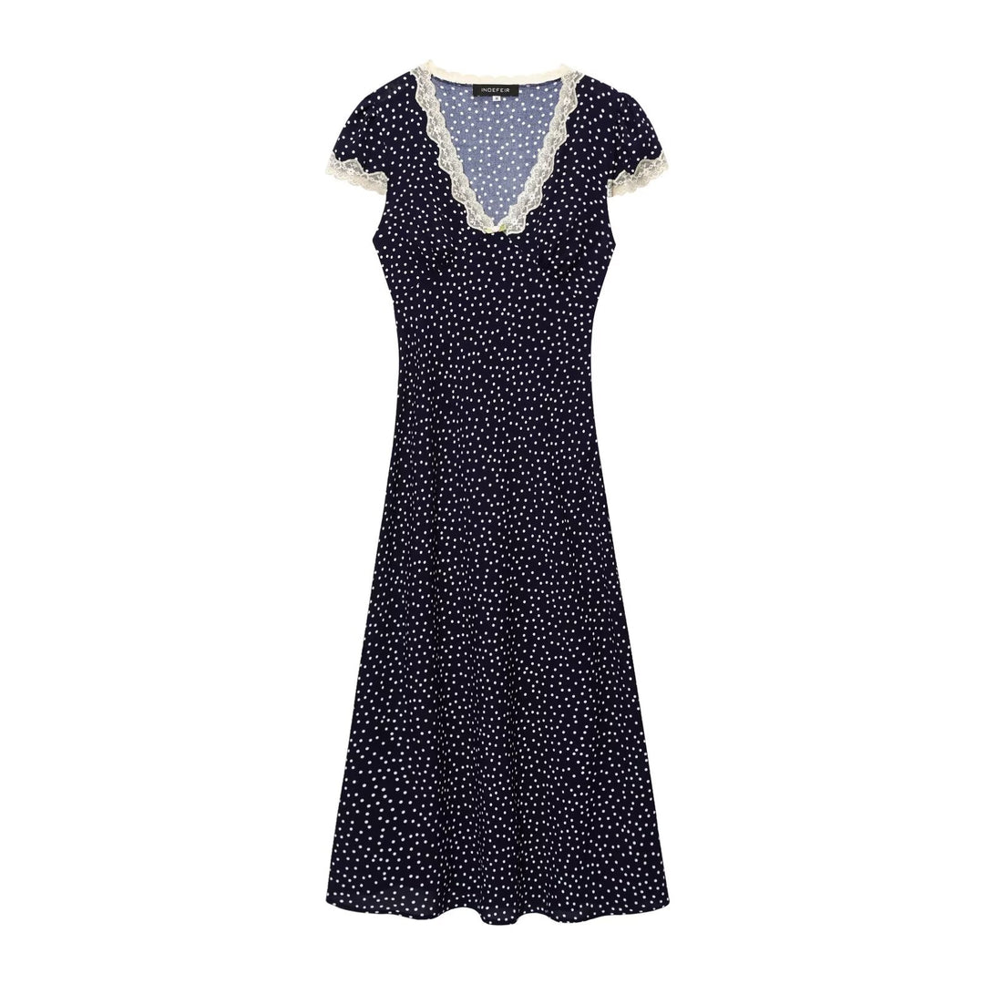 Femme Elegant Udvidet Polka Dot Maxi Kjole med Spids Detalje Stilla